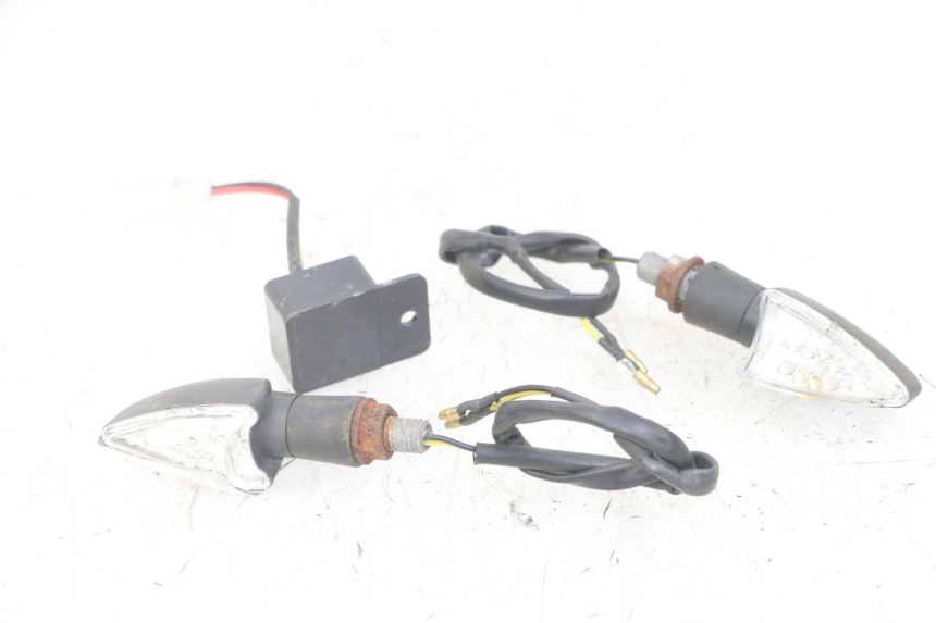 photo de KIERUNKOWSKAZ PRZEDNI HONDA CBF 500 (2004 - 2007) - Widok główny