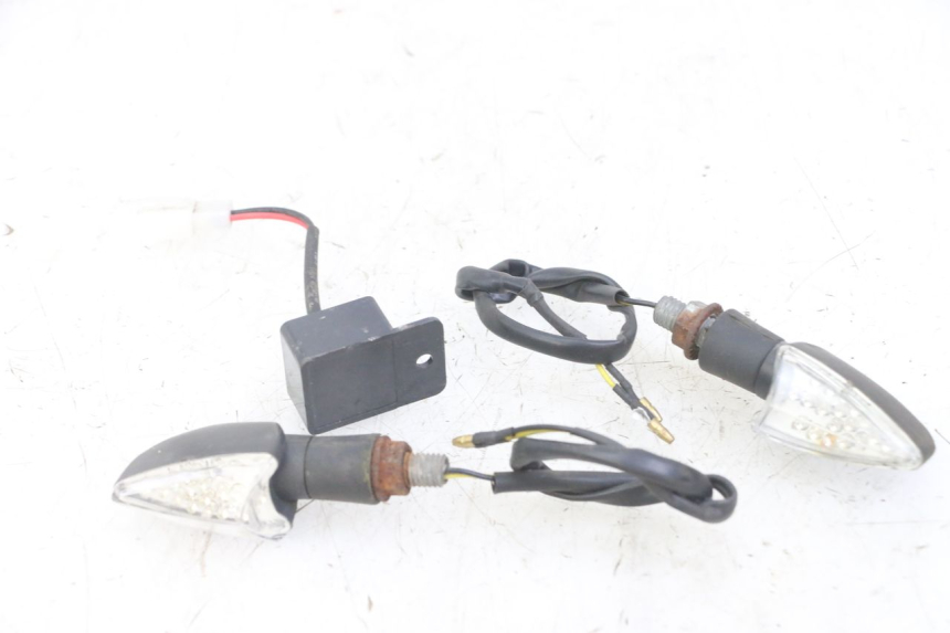 photo de KIERUNKOWSKAZ PRZEDNI HONDA CBF 500 (2004 - 2007) - Widok produktu