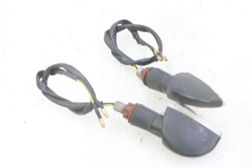 photo de KIERUNKOWSKAZ PRZEDNI HONDA CBF 500 (2004 - 2007) - Punkty mocowania