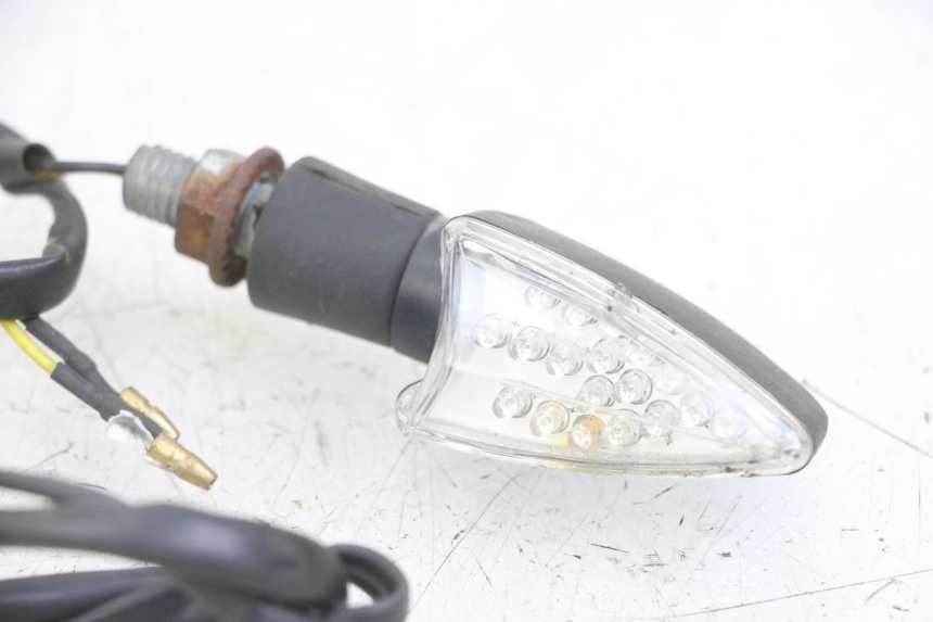 photo de KIERUNKOWSKAZ PRZEDNI HONDA CBF 500 (2004 - 2007) - Oznaczenia i referencje