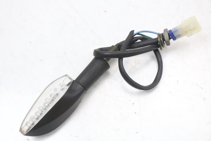 photo de KIERUNKOWSKAZ PRZEDNI PRAWY E-MAX 80L 1 (2011 - 2014) - Zoom stanu zużycia