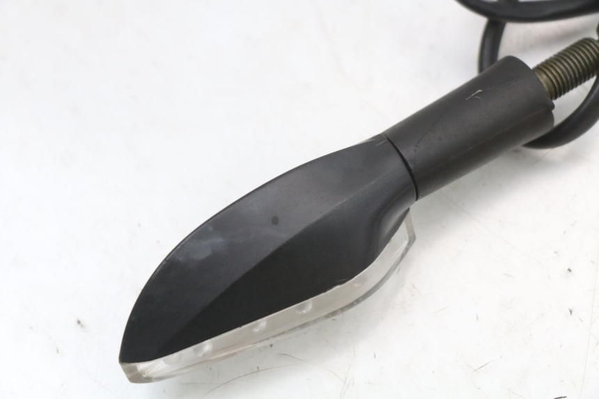 photo de KIERUNKOWSKAZ PRZEDNI PRAWY E-MAX 80L 1 (2011 - 2014) - Inny kąt widzenia