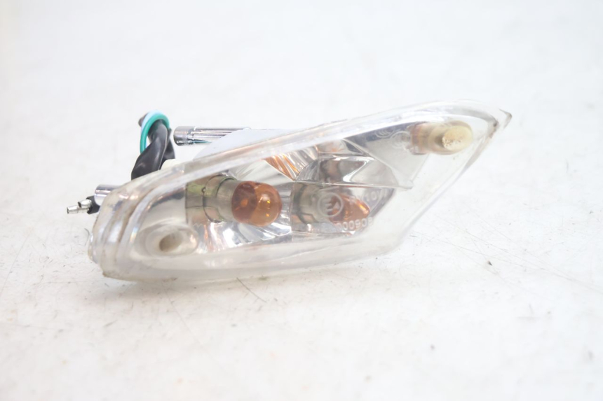 photo de KIERUNKOWSKAZ PRZEDNI PRAWY KYMCO AGILITY 4T 50 (2018 - 2022) - Szczegół części