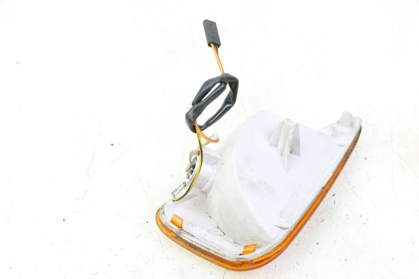 photo de KIERUNKOWSKAZ PRZEDNI PRAWY BMW C1 125 (2000 - 2003) - Inny kąt widzenia