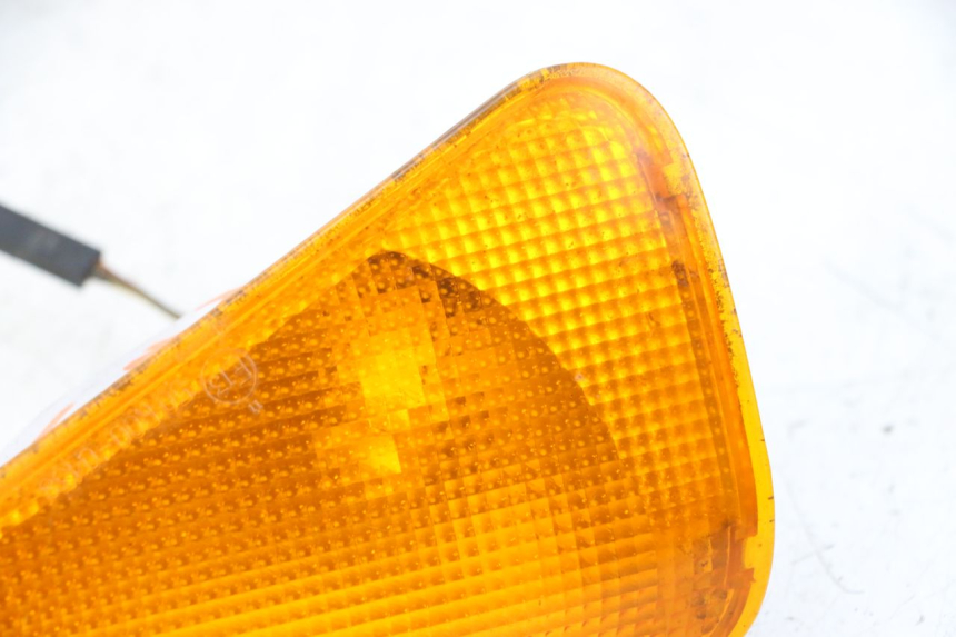 photo de KIERUNKOWSKAZ PRZEDNI PRAWY BMW C1 125 (2000 - 2003) - Stan powierzchni