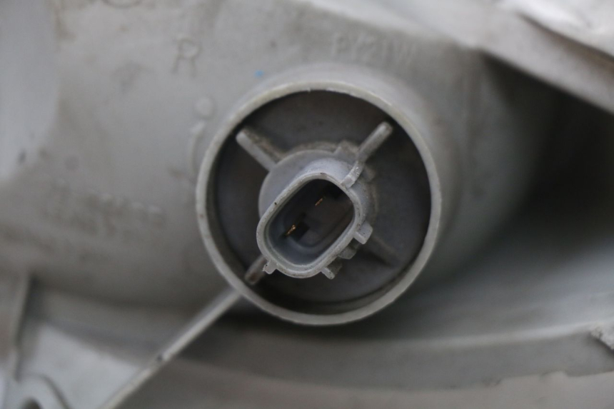 photo de KIERUNKOWSKAZ PRZEDNI PRAWY SUZUKI BURGMAN 125 (2007 - 2014) - Stan powierzchni