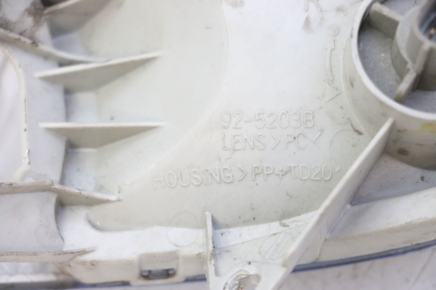 photo de KIERUNKOWSKAZ PRZEDNI PRAWY SUZUKI BURGMAN 125 (2007 - 2014) - Szczegół części