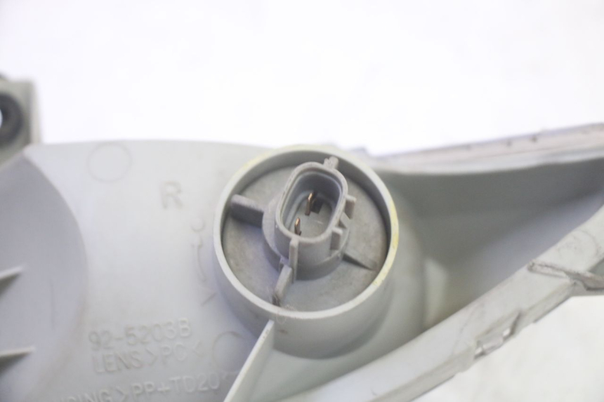 photo de KIERUNKOWSKAZ PRZEDNI PRAWY SUZUKI BURGMAN 125 (2007 - 2014) - Punkty mocowania