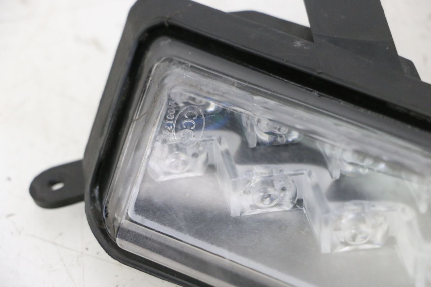 photo de KIERUNKOWSKAZ PRZEDNI PRAWY ORCAL CAVARO 4T 50 (2019 - 2023) - Zoom stanu zużycia