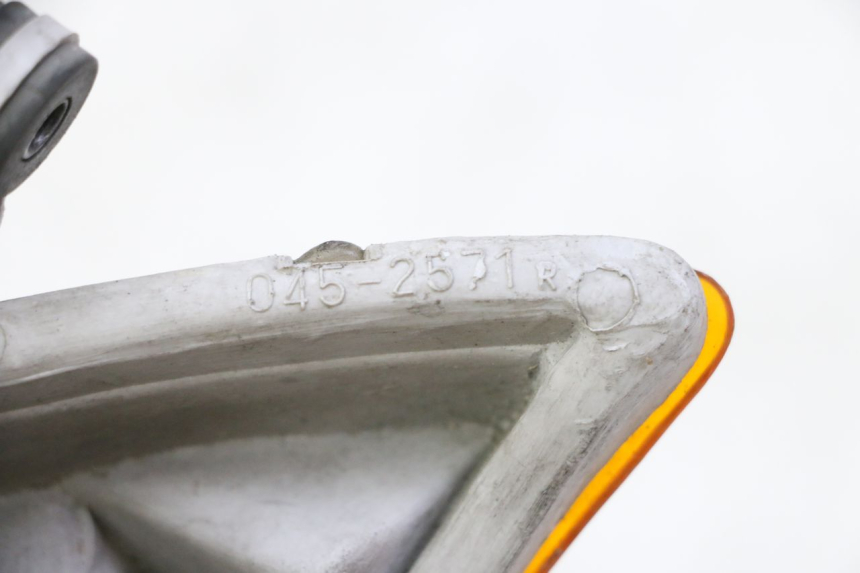 photo de KIERUNKOWSKAZ PRZEDNI PRAWY HONDA CBR F SC25 1000 (1989 - 1992) - Inny kąt widzenia