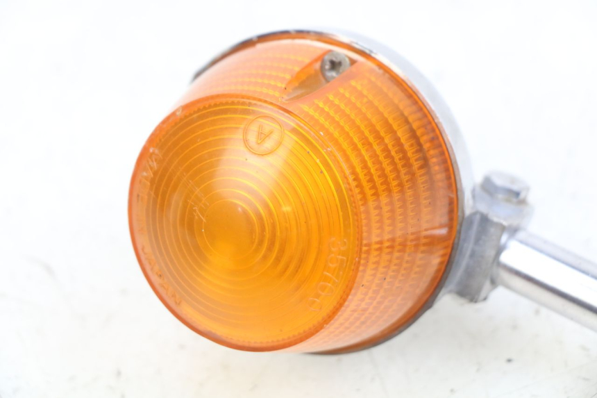 photo de KIERUNKOWSKAZ PRZEDNI PRAWY HONDA CM 125 (1983 - 2003) - Oznaczenia i referencje