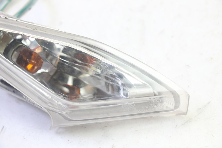 photo de KIERUNKOWSKAZ PRZEDNI PRAWY SYM CROX 4T 50 (2016 - 2023) - Zoom stanu zużycia