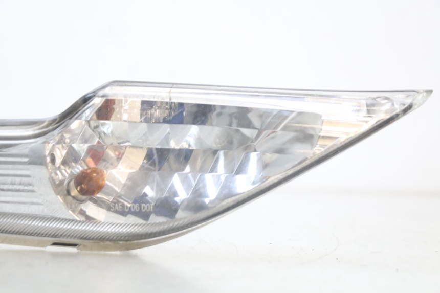 photo de KIERUNKOWSKAZ PRZEDNI PRAWY KYMCO DINK 4T 50 (2007 - 2018) - Zoom stanu zużycia