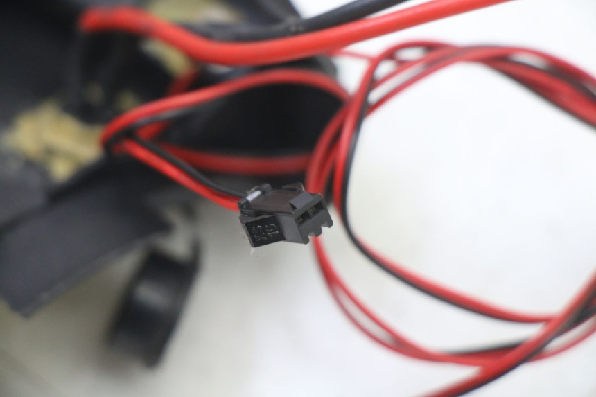 photo de KIERUNKOWSKAZ PRZEDNI PRAWY URBANGLIDE E-CROSS PRO 1 - Stan powierzchni