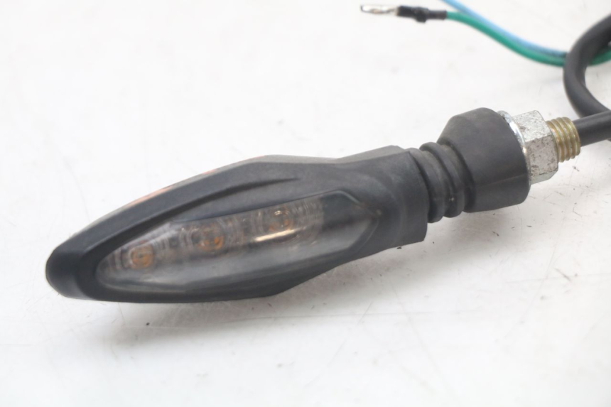 photo de KIERUNKOWSKAZ PRZEDNI PRAWY EBROH BRAVO GLE 1 (2020 - 2024) - Zoom stanu zużycia