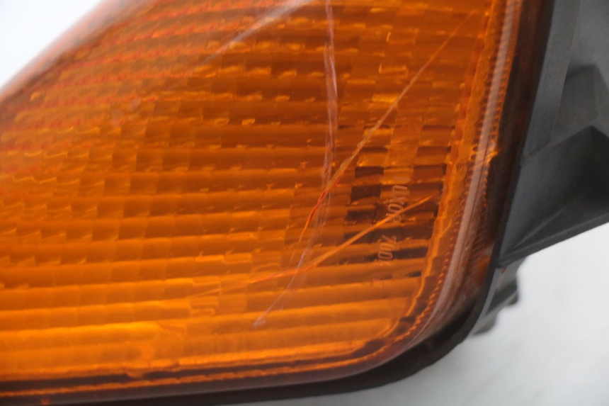 photo de KIERUNKOWSKAZ PRZEDNI PRAWY HONDA FES PANTHEON 2T 125 (1998 - 2002) - Zoom stanu zużycia