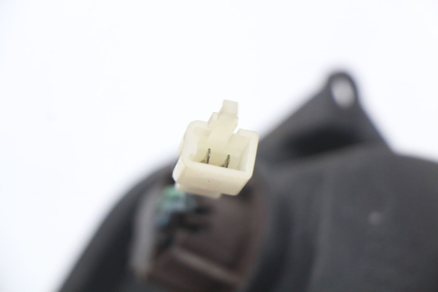 photo de KIERUNKOWSKAZ PRZEDNI PRAWY HONDA FES PANTHEON 2T 125 (1998 - 2002) - Zbliżenie techniczne