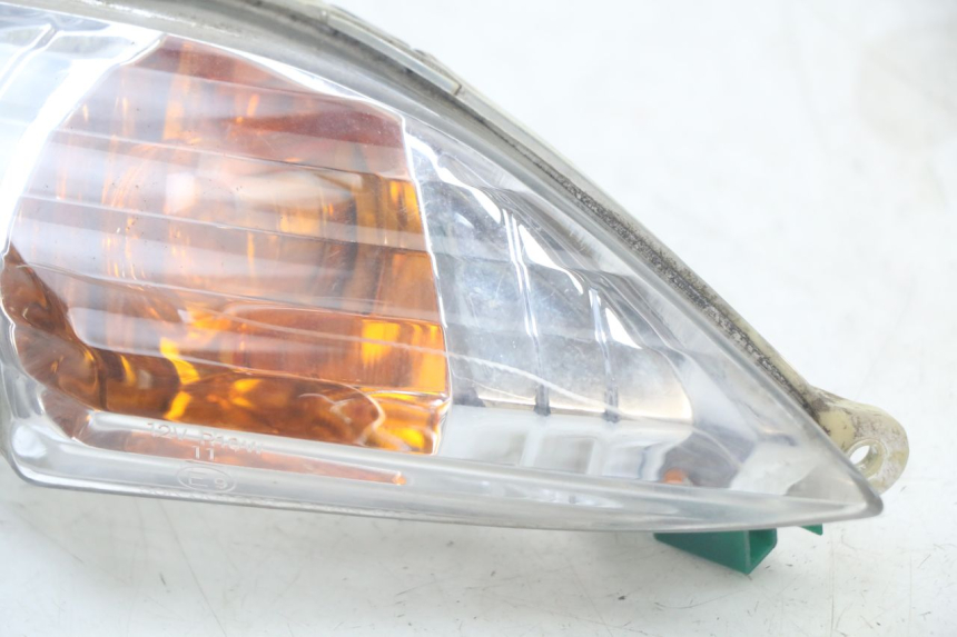 photo de KIERUNKOWSKAZ PRZEDNI PRAWY MBK FLAME X 125 (2004 - 2007) - Inny kąt widzenia