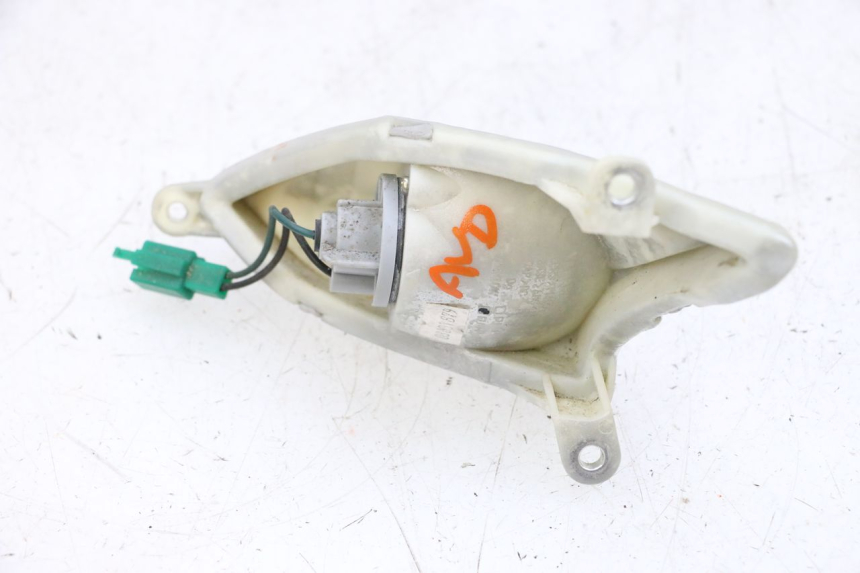 photo de KIERUNKOWSKAZ PRZEDNI PRAWY MBK FLAME X 125 (2007 - 2016) - Inny kąt widzenia