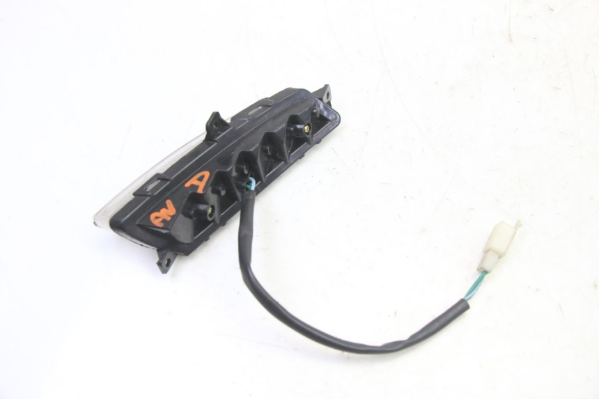 photo de KIERUNKOWSKAZ PRZEDNI PRAWY VENESI FLY RETRO 4T 50 (2020 - 2025) - Inny kąt widzenia