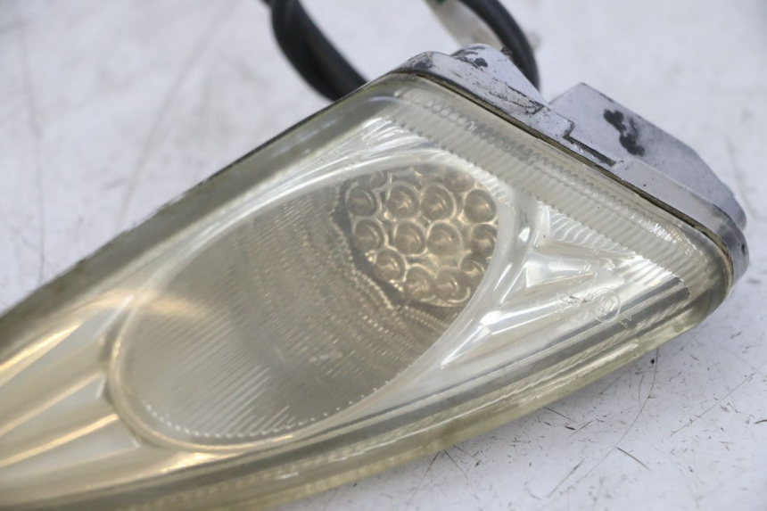 photo de KIERUNKOWSKAZ PRZEDNI PRAWY GOES WIKI 125 (2010 - 2015) - Szczegół części