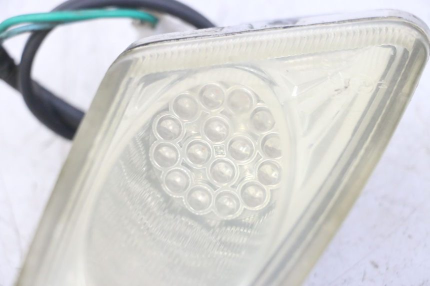 photo de KIERUNKOWSKAZ PRZEDNI PRAWY GOES WIKI 125 (2010 - 2015) - Inny kąt widzenia