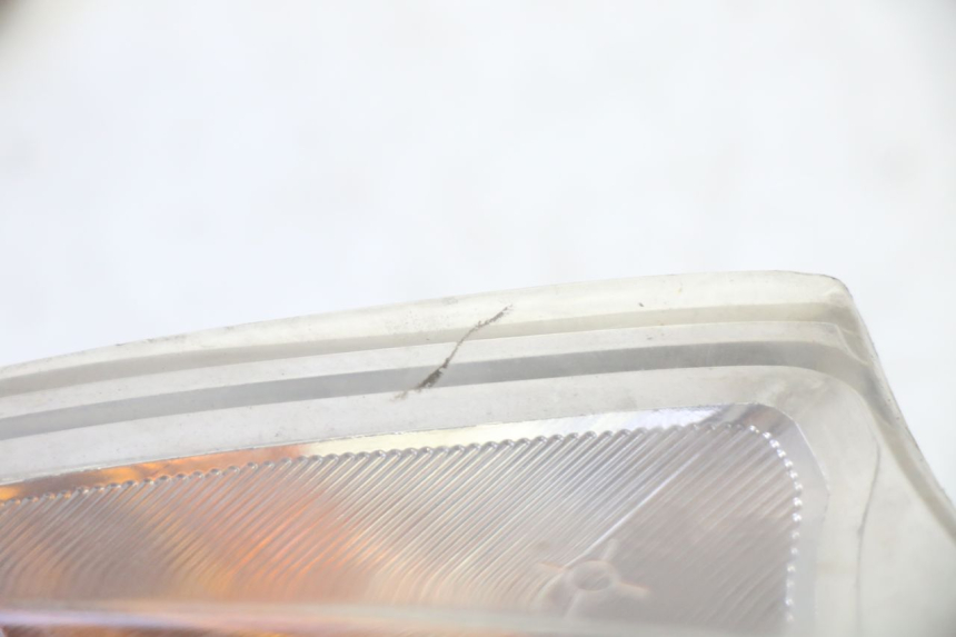 photo de KIERUNKOWSKAZ PRZEDNI PRAWY KYMCO GRAND DINK 125 (2002 - 2007) - Zoom stanu zużycia