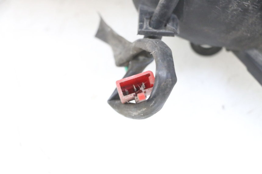 photo de KIERUNKOWSKAZ PRZEDNI PRAWY SYM GTS EVO 125 (2009 - 2013) - Stan powierzchni