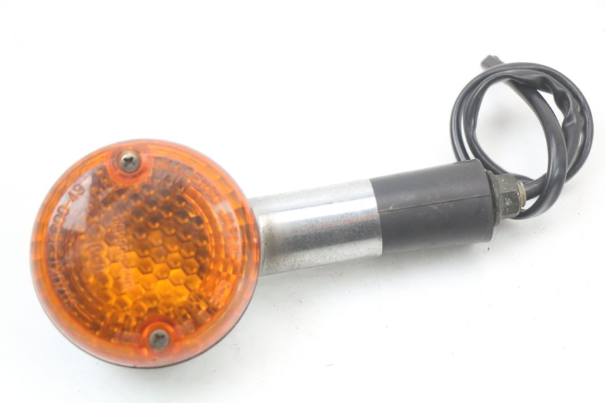 photo de KIERUNKOWSKAZ PRZEDNI PRAWY SUZUKI GZ MARAUDER 125 (1998 - 2004) - Widok główny