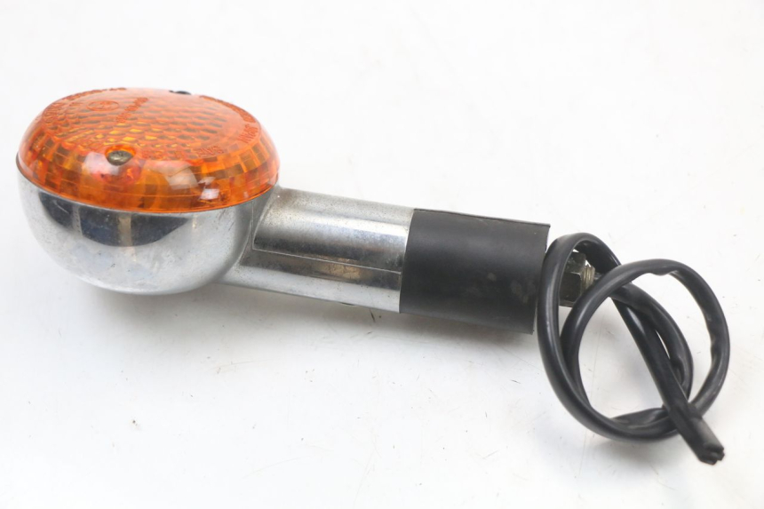 photo de KIERUNKOWSKAZ PRZEDNI PRAWY SUZUKI GZ MARAUDER 125 (1998 - 2004) - Zbliżenie techniczne