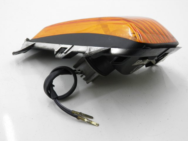 photo de KIERUNKOWSKAZ PRZEDNI PRAWY HONDA CBF S ABS 600 (2004 - 2007) - Zoom stanu zużycia