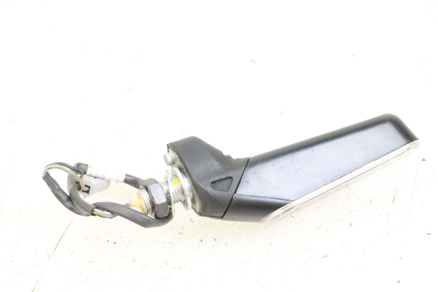 photo de KIERUNKOWSKAZ PRZEDNI PRAWY HUSQVARNA SVARTPILEN 401 (2018 - 2023) - Inny kąt widzenia