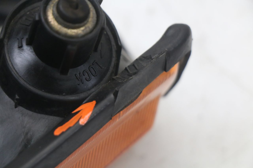 photo de KIERUNKOWSKAZ PRZEDNI PRAWY KAWASAKI GTR 1000 (1994 - 2004) - Punkty mocowania