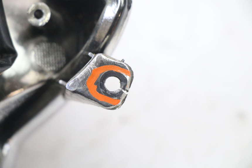 photo de KIERUNKOWSKAZ PRZEDNI PRAWY LONGJIA SHARPY 125 (2020 - 2024) - Punkty mocowania