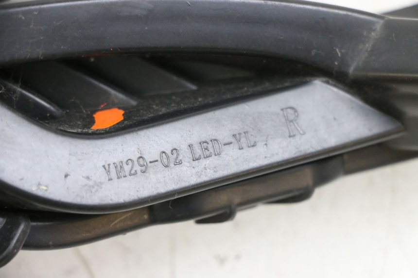 photo de KIERUNKOWSKAZ PRZEDNI PRAWY JM MOTORS OLDIES GT 4T 50 (2018 - 2025) - Zoom stanu zużycia