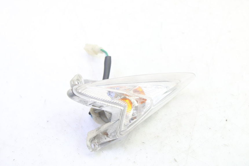 photo de KIERUNKOWSKAZ PRZEDNI PRAWY SYM ORBIT III 3 4T 50 (2021 - 2025) - Inny kąt widzenia