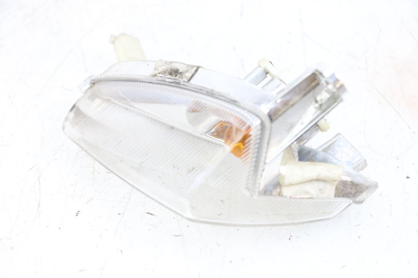 photo de PRAWY PRZEDNI KIERUNKOWSKAZ SYM ORBIT III 3 4T 50 (2018 - 2021) - Oznaczenia i referencje