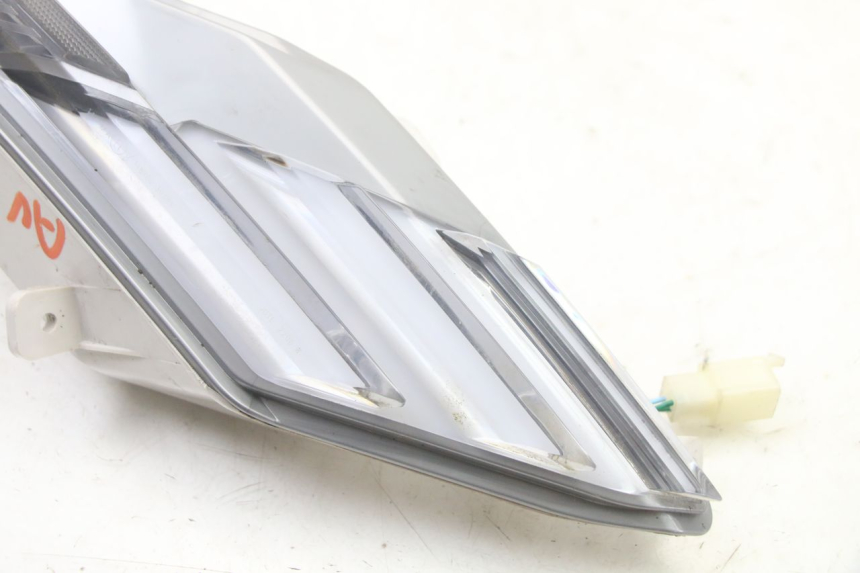 photo de KIERUNKOWSKAZ PRZEDNI PRAWY PEUGEOT TWEET 4T 50 (2023 - 2025) - Zoom stanu zużycia