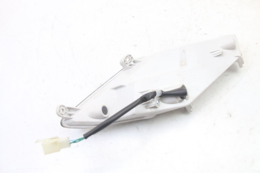 photo de KIERUNKOWSKAZ PRZEDNI PRAWY PEUGEOT TWEET 4T 50 (2023 - 2025) - Zbliżenie techniczne