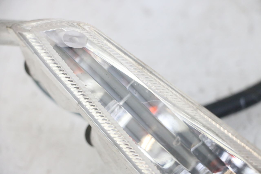 photo de KIERUNKOWSKAZ PRZEDNI PRAWY PEUGEOT VIVACITY 125 (2010 - 2017) - Zoom stanu zużycia