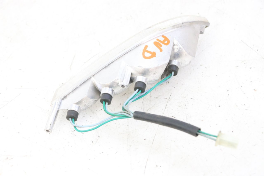 photo de KIERUNKOWSKAZ PRZEDNI PRAWY PEUGEOT VIVACITY 125 (2010 - 2017) - Zbliżenie techniczne