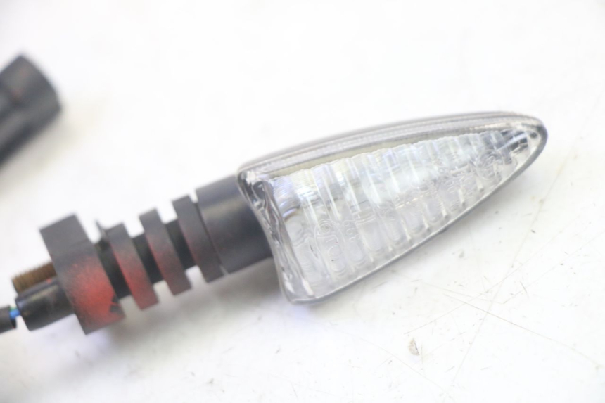 photo de KIERUNKOWSKAZ PRZEDNI PRAWY LIGIER PULSE 3 1 (2014 - 2020) - Zoom stanu zużycia