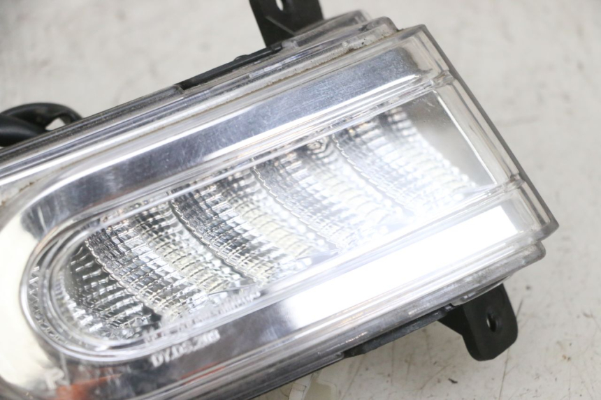 photo de KIERUNKOWSKAZ PRZEDNI PRAWY EFUN PUSA 1 - Stan powierzchni