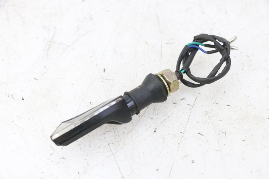 photo de KIERUNKOWSKAZ PRZEDNI PRAWY MAG POWER R-STREET 50 (2016 - 2025) - Zbliżenie techniczne