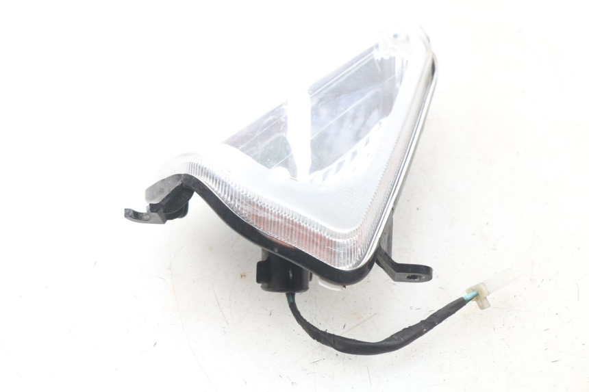 photo de KIERUNKOWSKAZ PRZEDNI PRAWY DAELIM S2 FI 125 (2008 - 2017) - Inny kąt widzenia