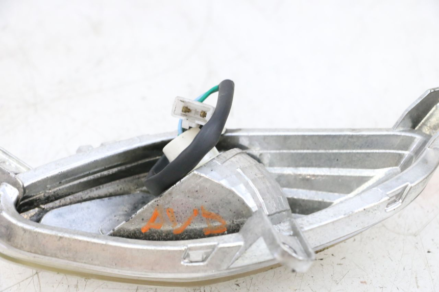 photo de KIERUNKOWSKAZ PRZEDNI PRAWY JM MOTORS SANTANA 50 (2014 - 2023) - Zoom stanu zużycia