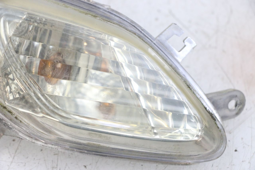 photo de KIERUNKOWSKAZ PRZEDNI PRAWY JM MOTORS SANTANA 50 (2014 - 2023) - Punkty mocowania