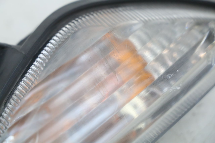 photo de KIERUNKOWSKAZ PRZEDNI PRAWY SUZUKI SIXTEEN 125 (2008 - 2010) - Inny kąt widzenia