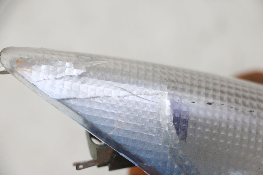 photo de KIERUNKOWSKAZ PRZEDNI PRAWY PEUGEOT SPEEDFIGHT 2 LC 50 (2000 - 2009) - Zoom stanu zużycia