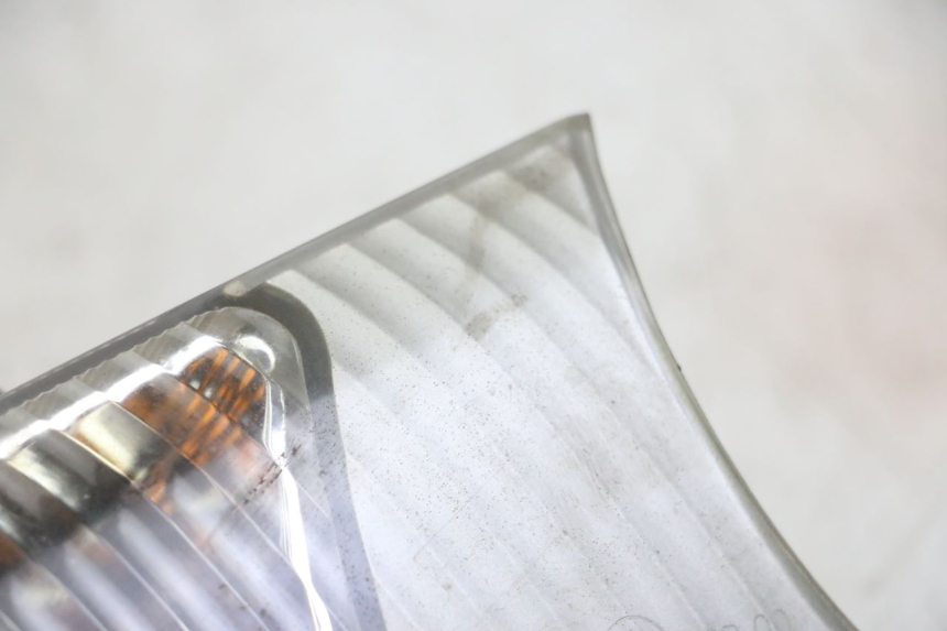 photo de KIERUNKOWSKAZ PRZEDNI PRAWY SUZUKI BURGMAN 125 (2007 - 2014) - Zoom stanu zużycia